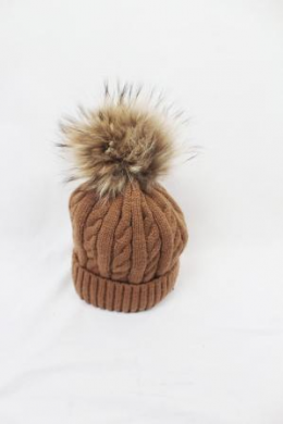 gorro punto con pompon marron