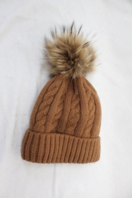 gorro punto con pompon marron