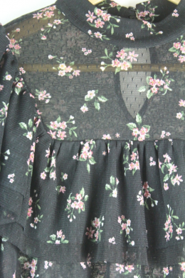 blusa floral volantes mango m
