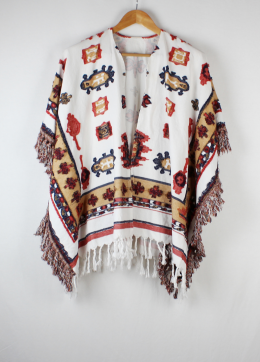 poncho con flecos estilo etnico
