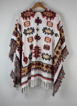 poncho con flecos estilo etnico
