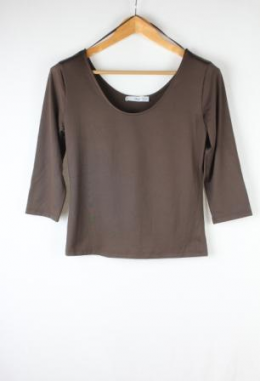 camiseta elastica marron mango