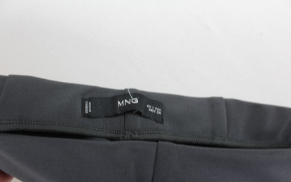 Pantalon punto gris mango