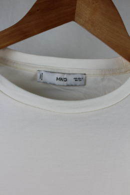 camiseta mangas crochet mango
