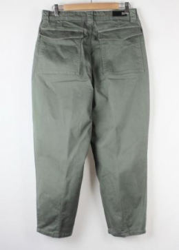 pantalon estilo barrel pedro del hierro