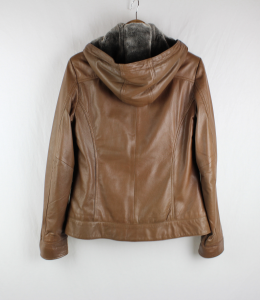 chaqueta piel con capucha