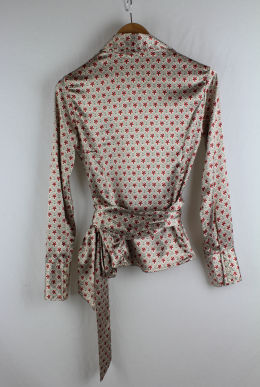 blusa satinada estampada