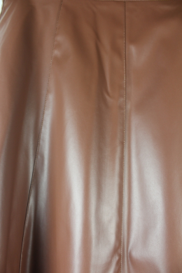 falda efecto piel marron