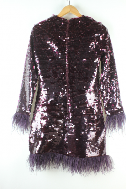 vestido lentejuelas y plumas