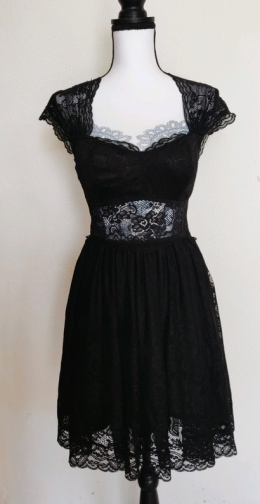 Vestido negro de encaje