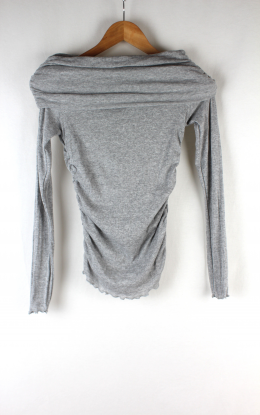 Camiseta gris bardot zara