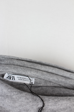 Camiseta gris bardot zara