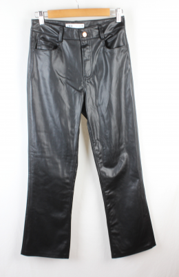 pantalon efecto piel zara