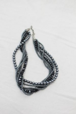 collar vueltas de perlas grises