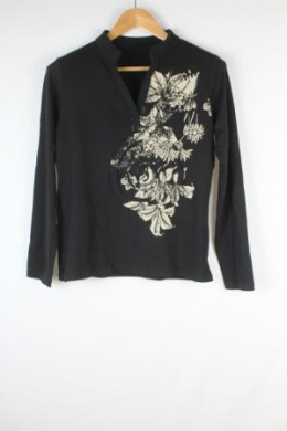 camiseta negra estampada blay punt