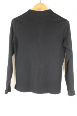 camiseta negra estampada blay punt