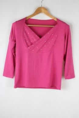 camiseta tachuelas fucsia