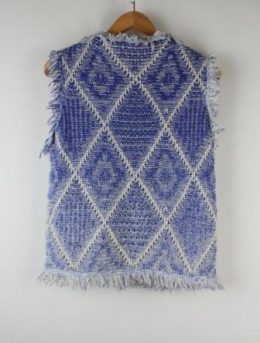 chaleco punto azul y blanco