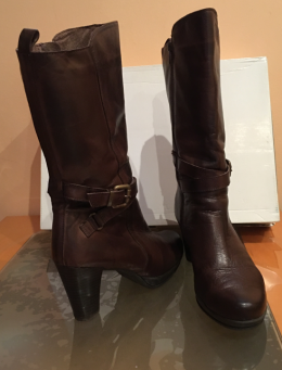 Botas de piel. Marrón. Nº 39