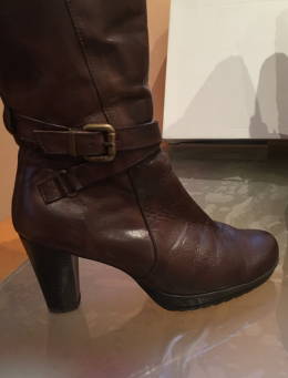 Botas de piel. Marrón. Nº 39