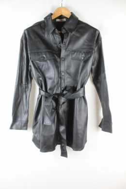 Chaqueta efecto piel negro mango