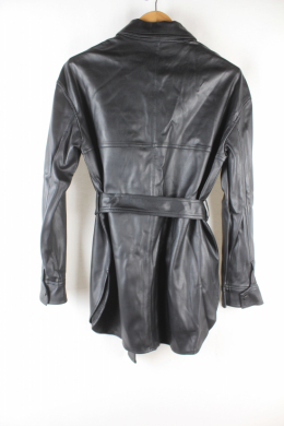 Chaqueta efecto piel negro mango