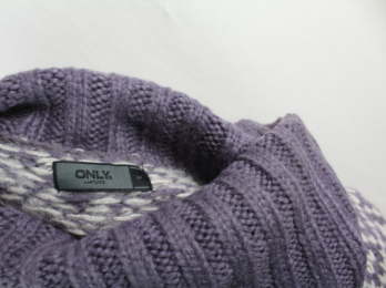 jersey cuello alto morado only