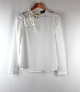 blusa con flores alicia rueda