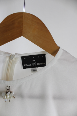 blusa con flores alicia rueda