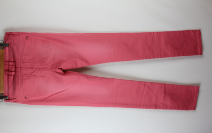 Pantalon vaquero skinny rosa