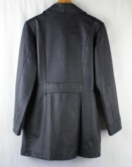 CHAQUETA TIPO LEVITA 